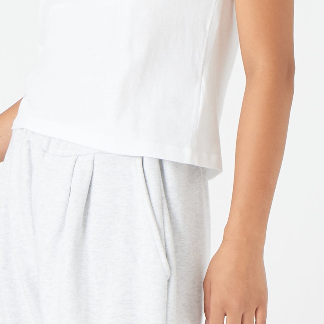Sporty&Rich [スポーティアンドリッチ] シラキュース キッズTシャツ [SR06TO0487-5325] WHT D.NVY &&モデル身長：162cm 着用サイズ：10-12&&