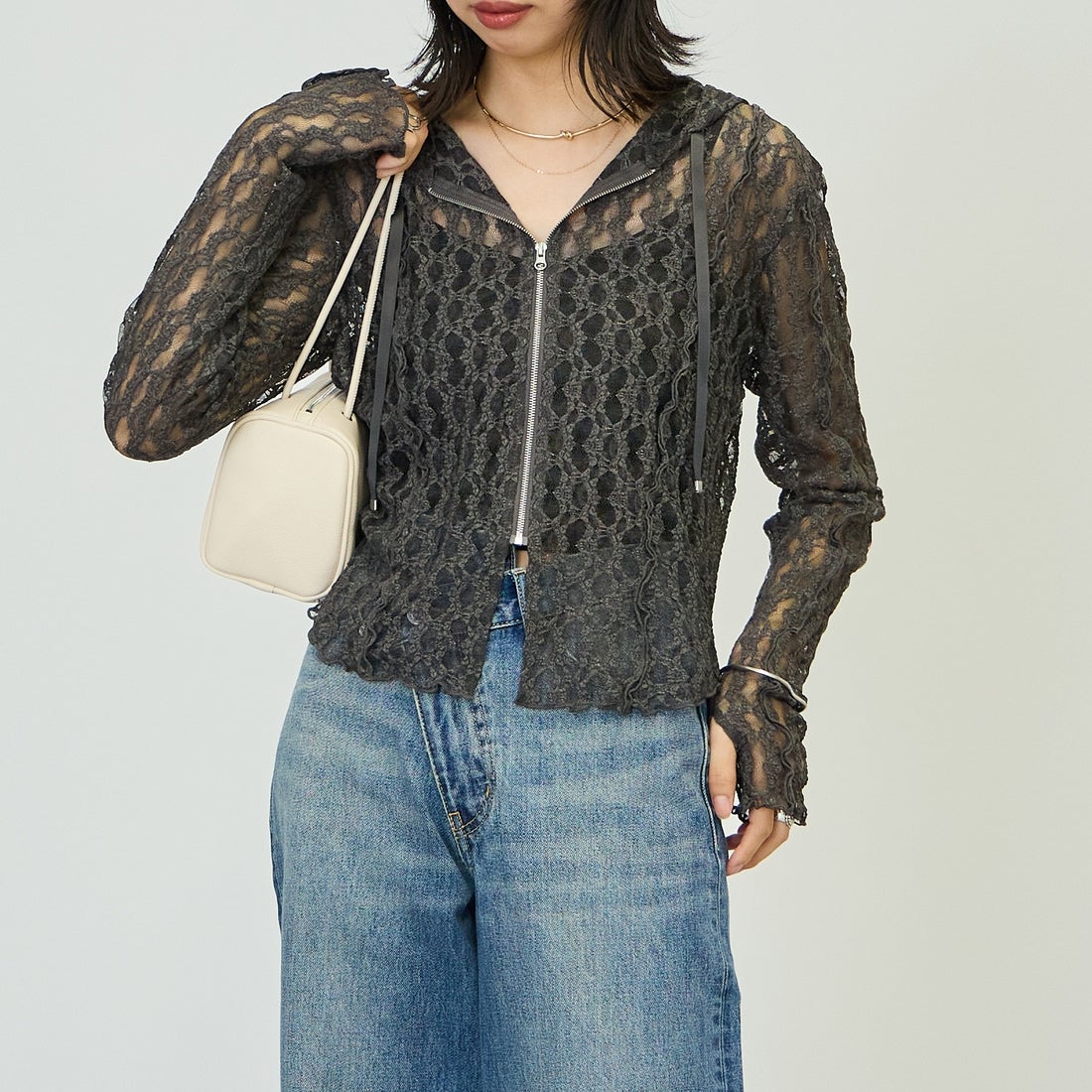 nenom [ネノム] 総レース シアージップパーカー [NE26332011] 08 CHARCOA &&モデル身長：162cm 着用サイズ：F&&