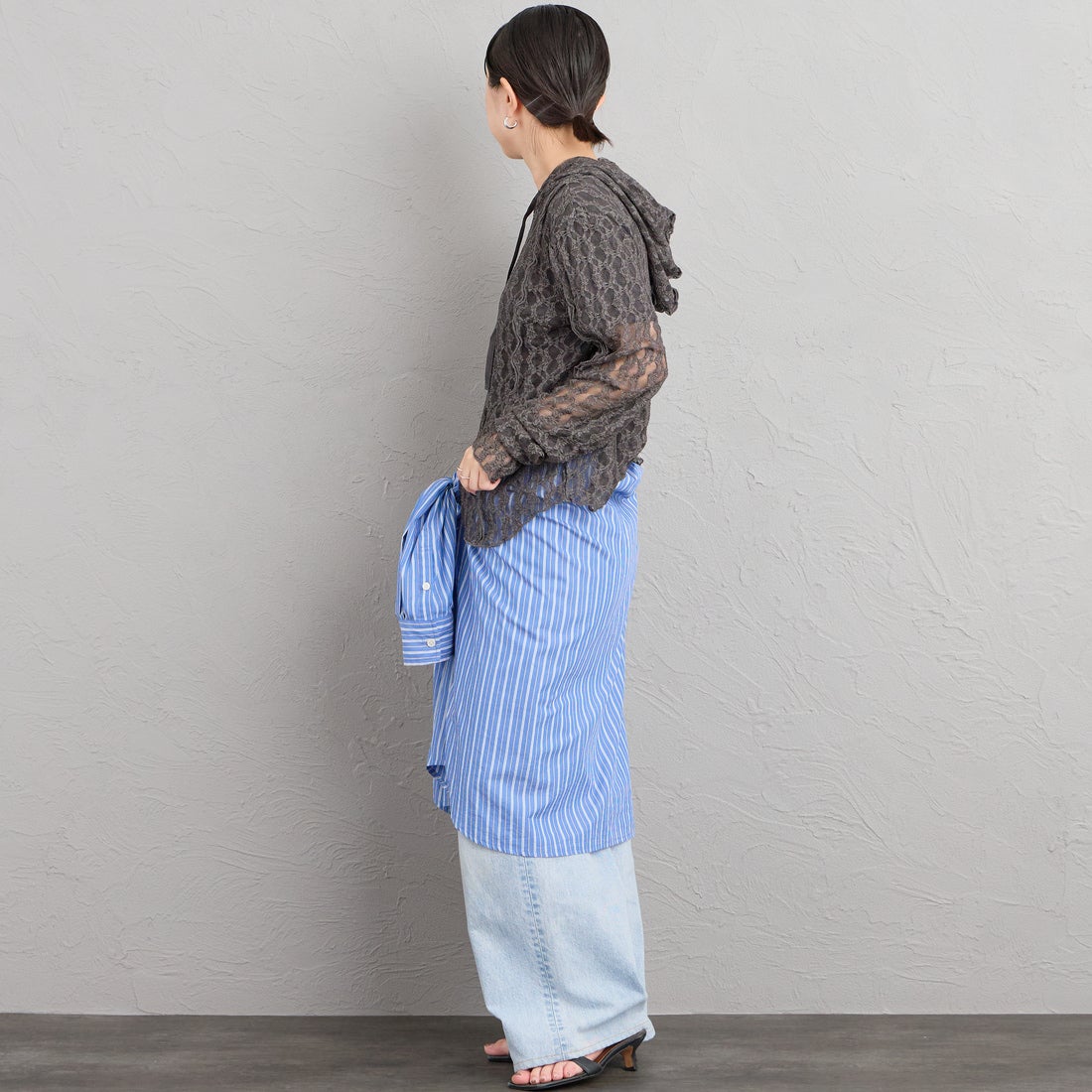 nenom [ネノム] 総レース シアージップパーカー [NE26332011] 08 CHARCOA &&モデル身長：150cm 着用サイズ：F&&