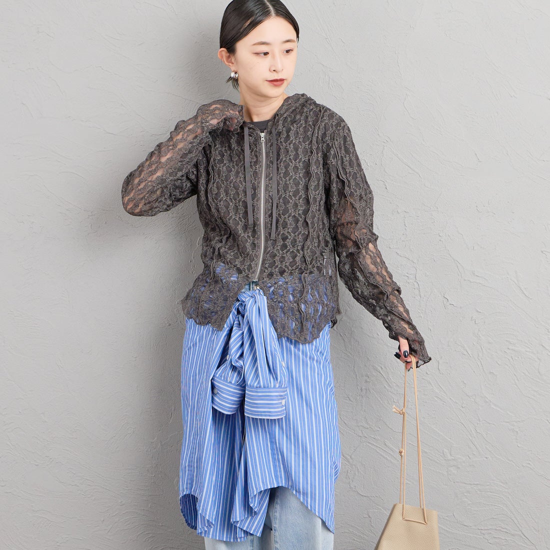 nenom [ネノム] 総レース シアージップパーカー [NE26332011] 08 CHARCOA &&モデル身長：150cm 着用サイズ：F&&