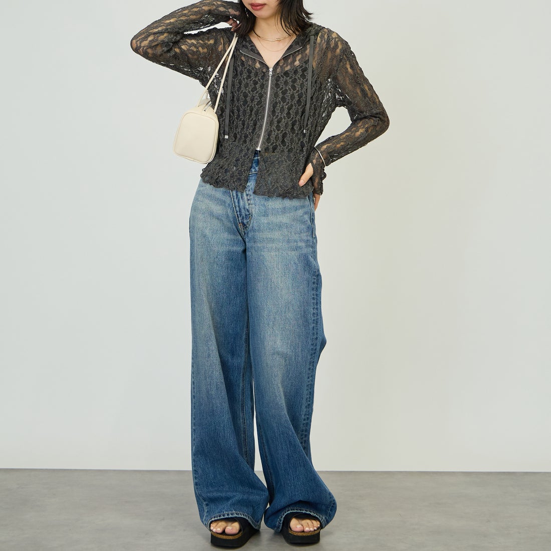 nenom [ネノム] 総レース シアージップパーカー [NE26332011] 08 CHARCOA &&モデル身長：162cm 着用サイズ：F&&