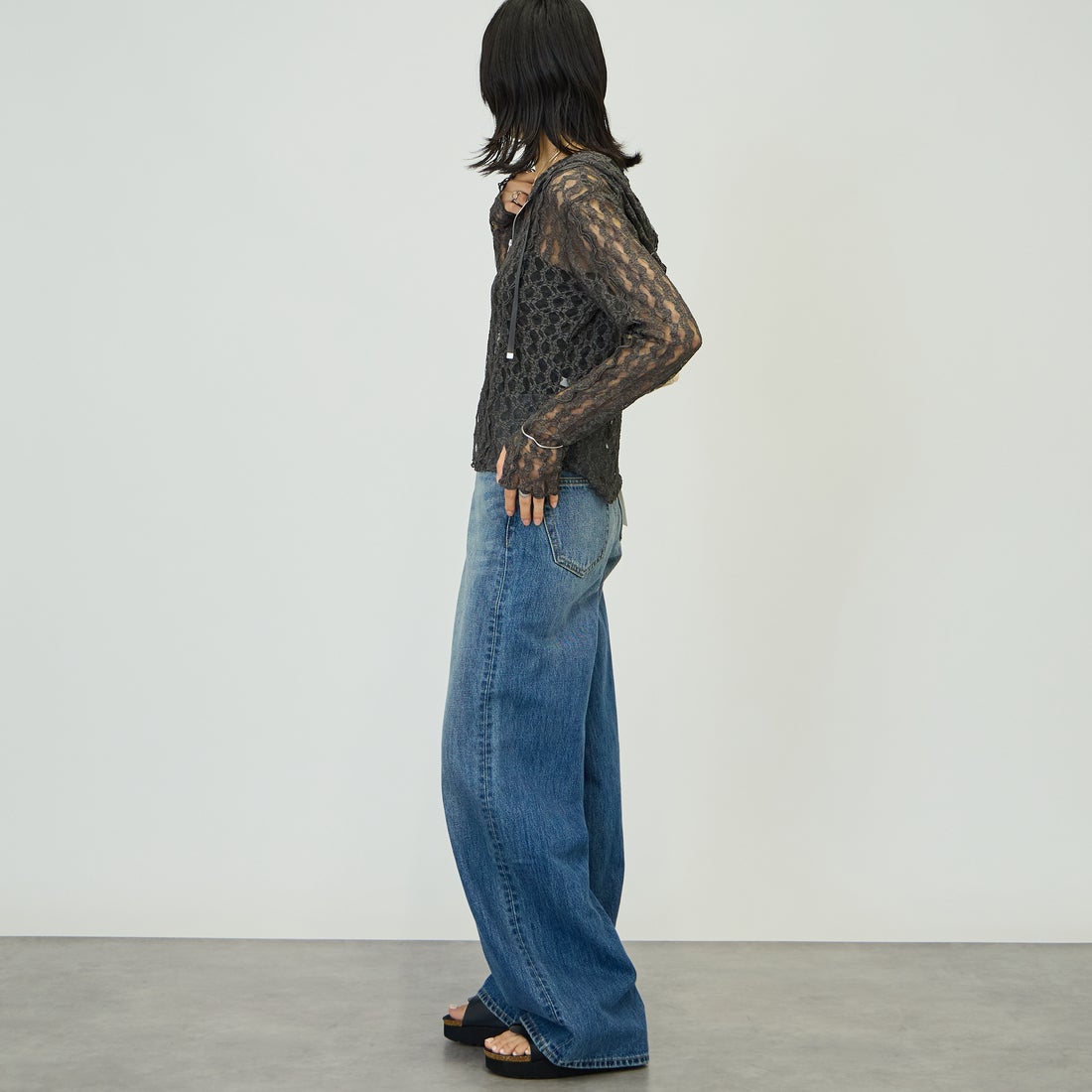 nenom [ネノム] 総レース シアージップパーカー [NE26332011] 08 CHARCOA &&モデル身長：162cm 着用サイズ：F&&