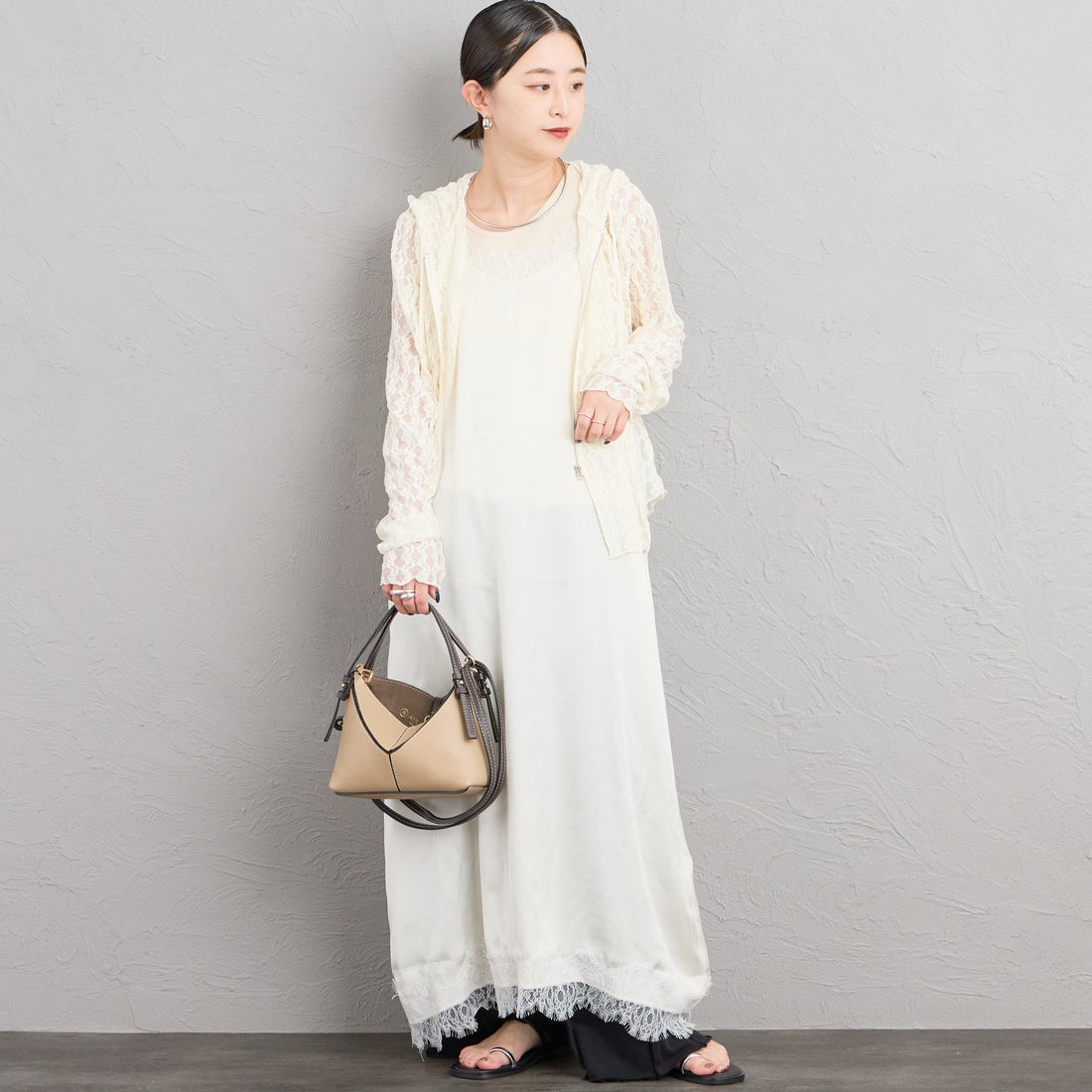 nenom [ネノム] 総レース シアージップパーカー [NE26332011] 02 OFF &&モデル身長：150cm 着用サイズ：F&&