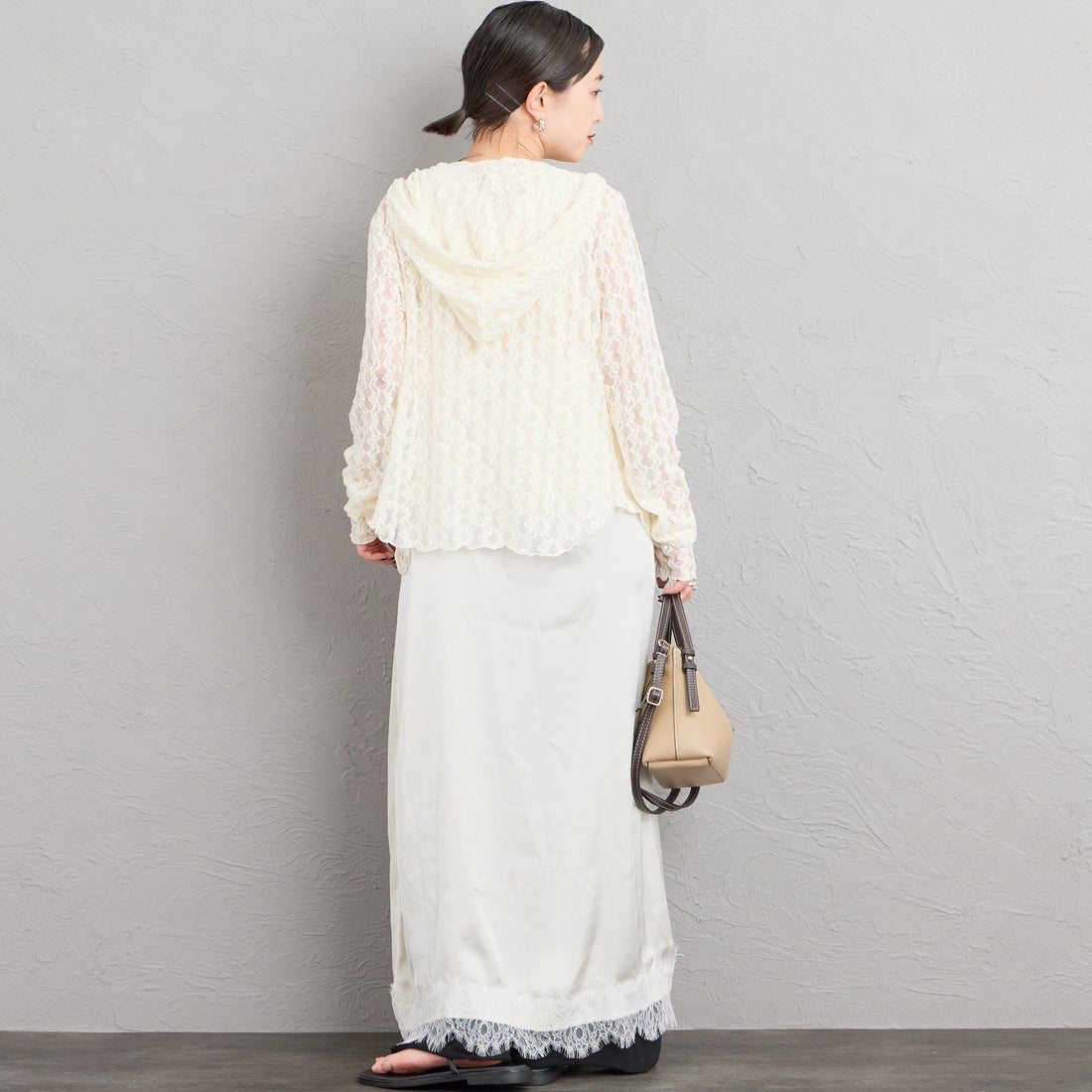 nenom [ネノム] 総レース シアージップパーカー [NE26332011] 02 OFF &&モデル身長：150cm 着用サイズ：F&&