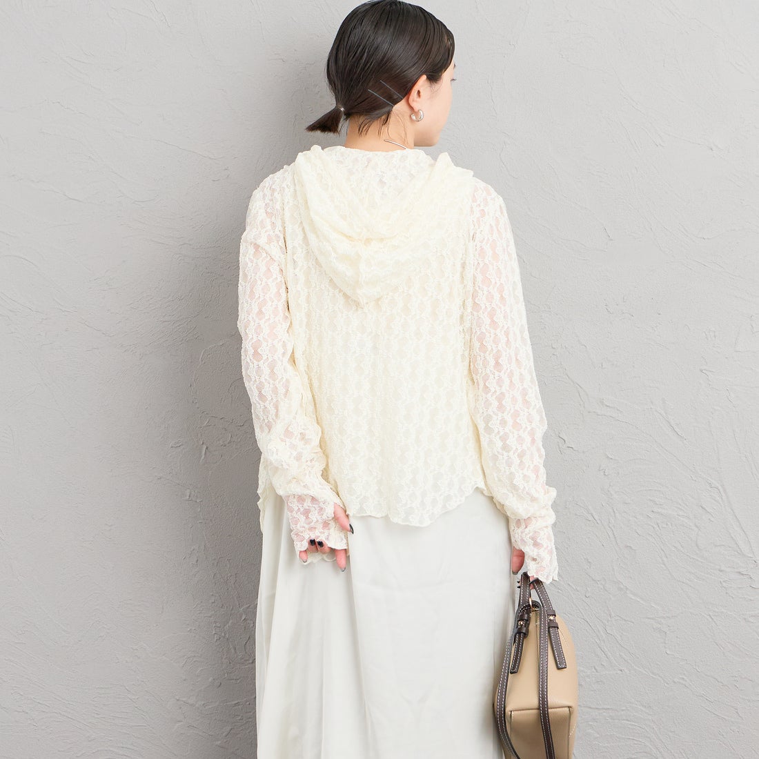 nenom [ネノム] 総レース シアージップパーカー [NE26332011] 02 OFF &&モデル身長：150cm 着用サイズ：F&&