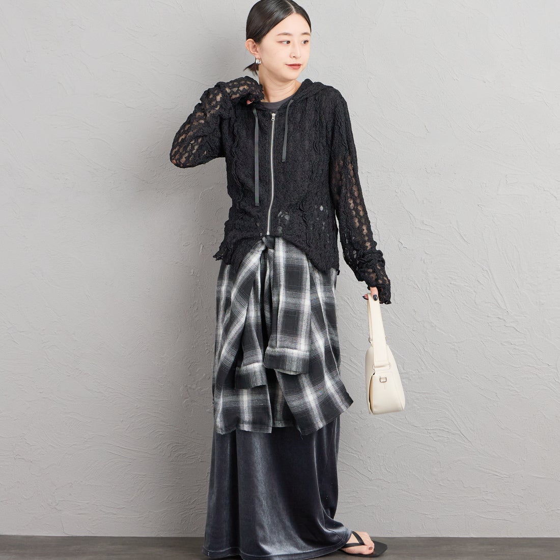 nenom [ネノム] 総レース シアージップパーカー [NE26332011] 09 BLACK &&モデル身長：150cm 着用サイズ：F&&