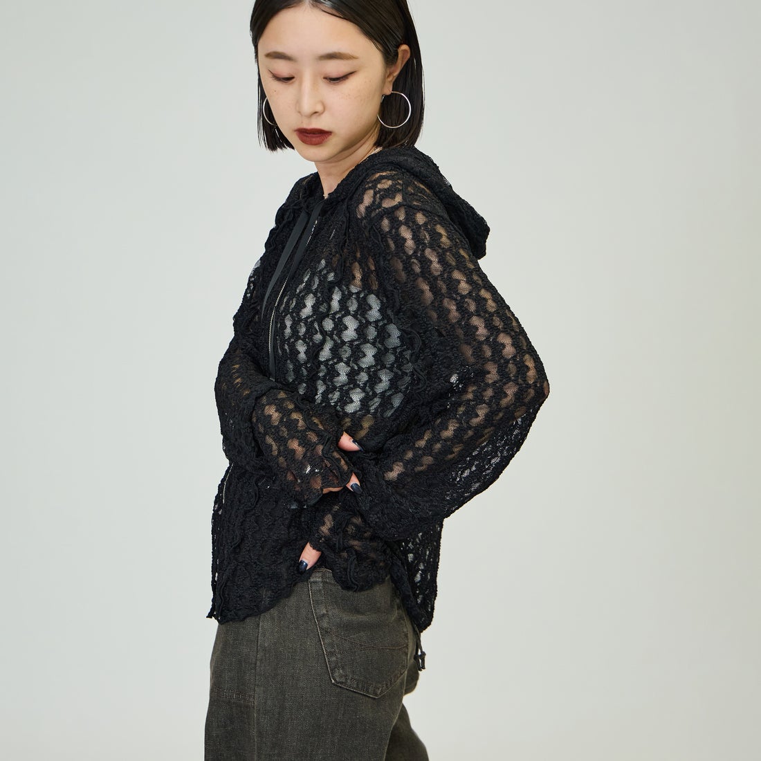 nenom [ネノム] 総レース シアージップパーカー [NE26332011] 09 BLACK &&モデル身長：150cm 着用サイズ：F&&