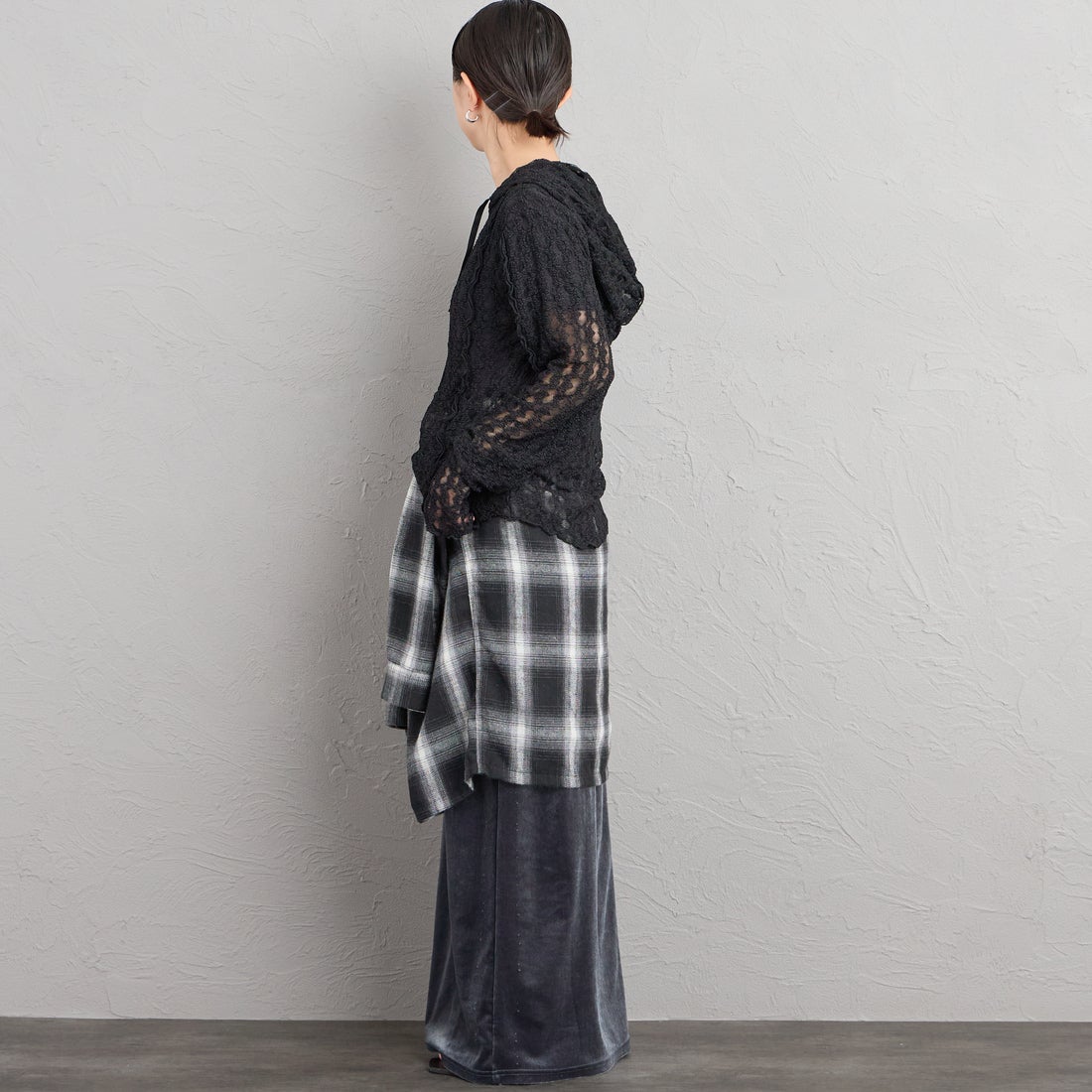 nenom [ネノム] 総レース シアージップパーカー [NE26332011] 09 BLACK &&モデル身長：150cm 着用サイズ：F&&
