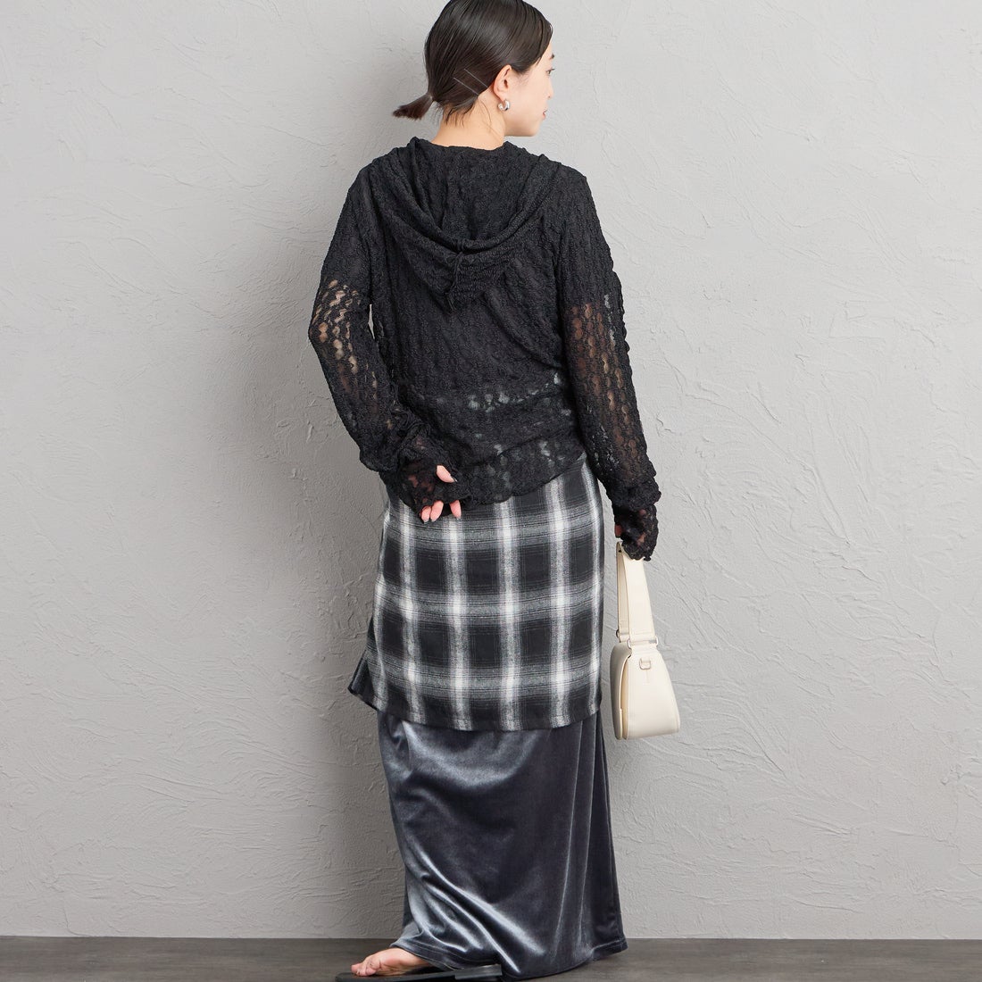 nenom [ネノム] 総レース シアージップパーカー [NE26332011] 09 BLACK &&モデル身長：150cm 着用サイズ：F&&