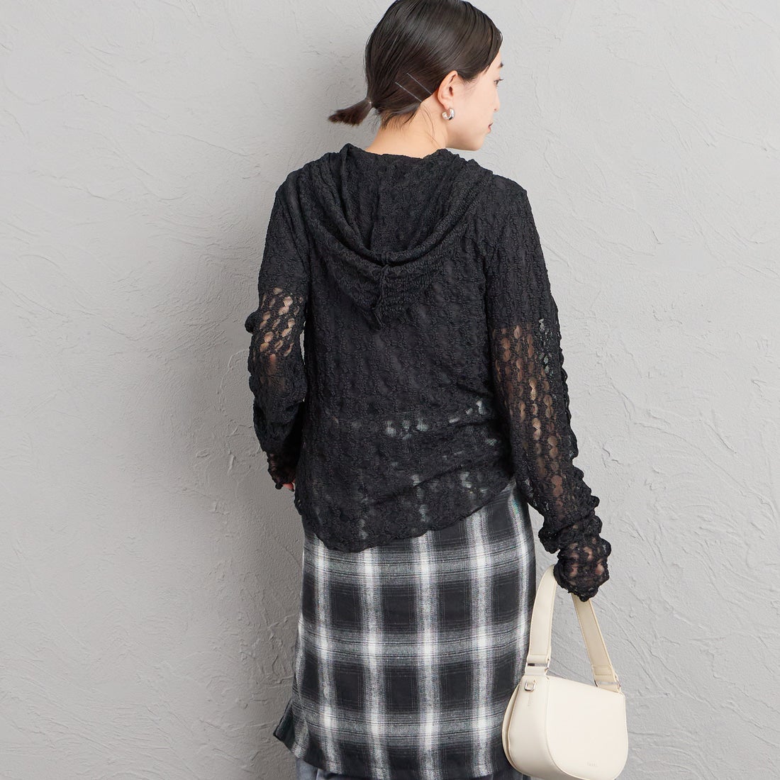 nenom [ネノム] 総レース シアージップパーカー [NE26332011] 09 BLACK &&モデル身長：150cm 着用サイズ：F&&