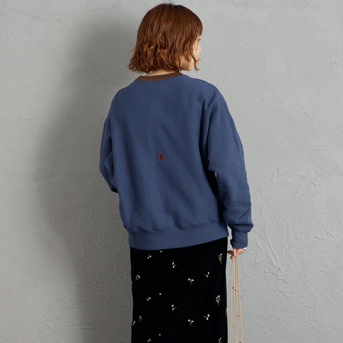 Champion [チャンピオン] 別注 スリーアイコン ロゴ刺繍スウェット [C8-E024-JF] 386 D.NAVY &&モデル身長：158cm 着用サイズ：S&&