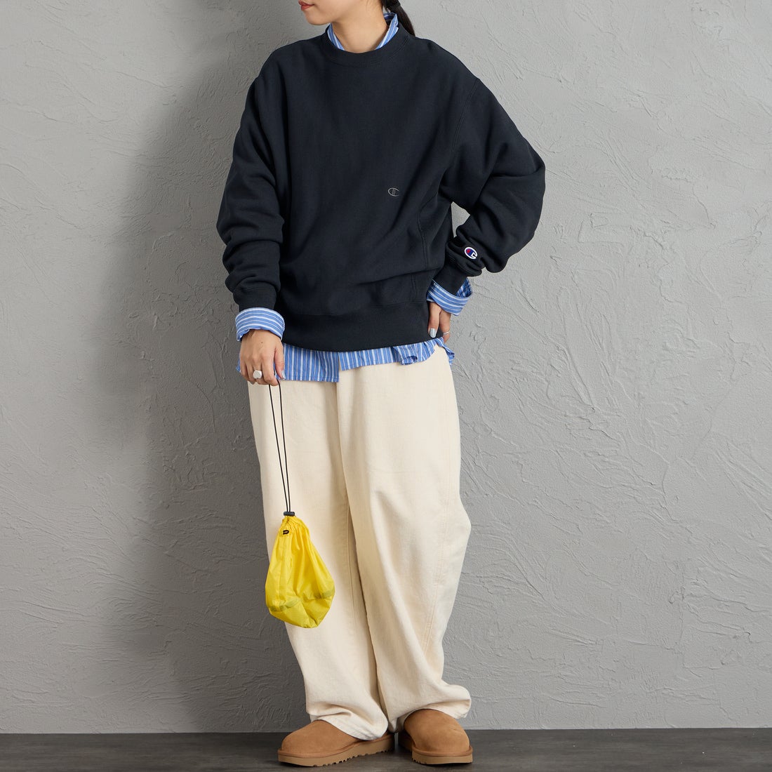 Champion [チャンピオン] 別注 スリーアイコン ロゴ刺繍スウェット [C8-E024-JF] 090 BLACK &&モデル身長：156cm 着用サイズ：S&&