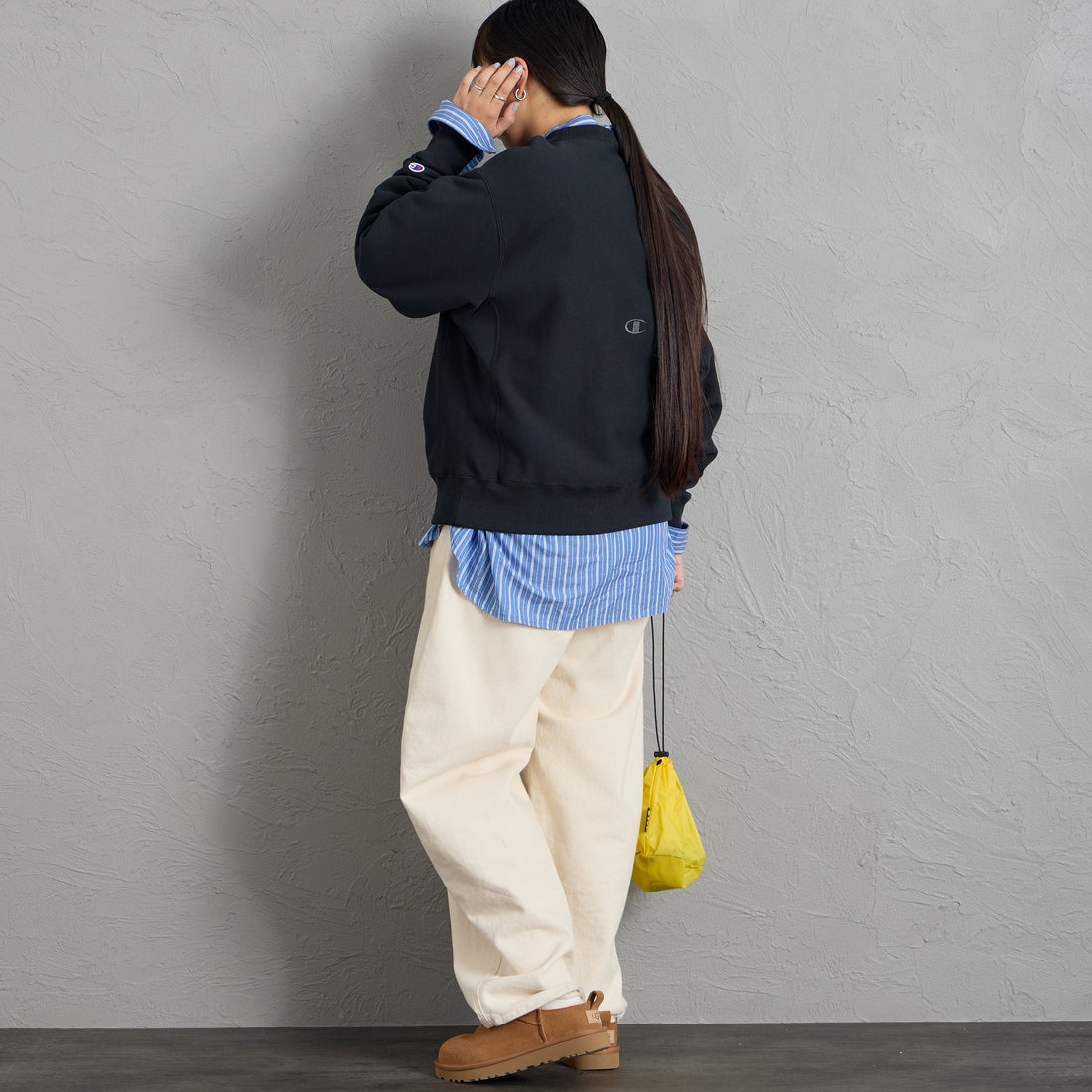 Champion [チャンピオン] 別注 スリーアイコン ロゴ刺繍スウェット [C8-E024-JF] 090 BLACK &&モデル身長：156cm 着用サイズ：S&&
