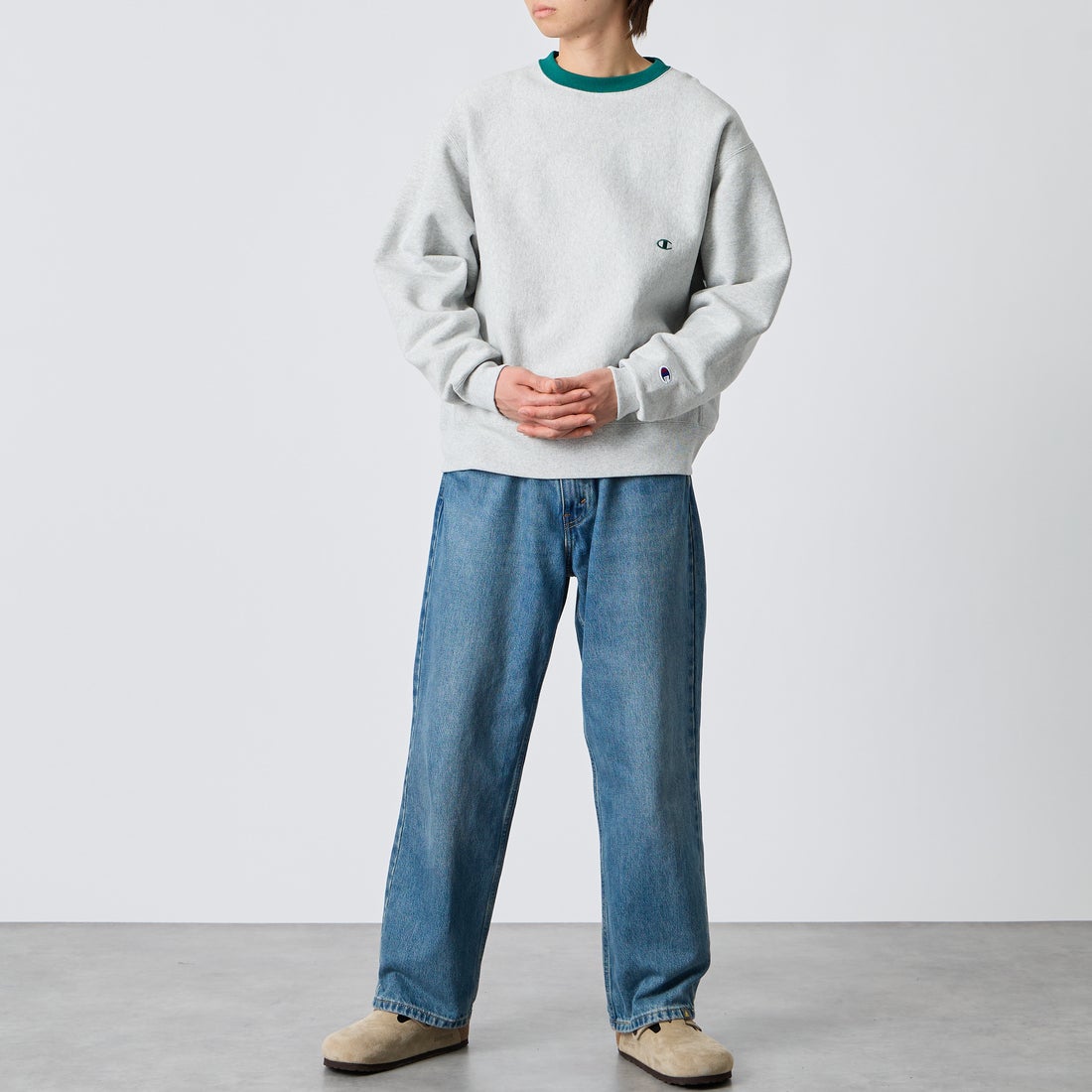 Champion [チャンピオン] 別注 スリーアイコン ロゴ刺繍スウェット [C8-E024-JF] 040 S.GRAY &&モデル身長：177cm 着用サイズ：L&&