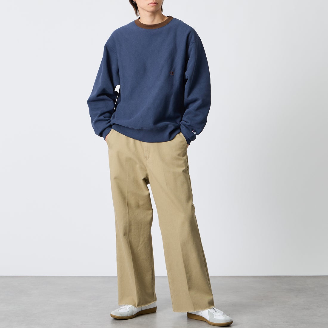 Champion [チャンピオン] 別注 スリーアイコン ロゴ刺繍スウェット [C8-E024-JF] 386 D.NAVY &&モデル身長：177cm 着用サイズ：L&&