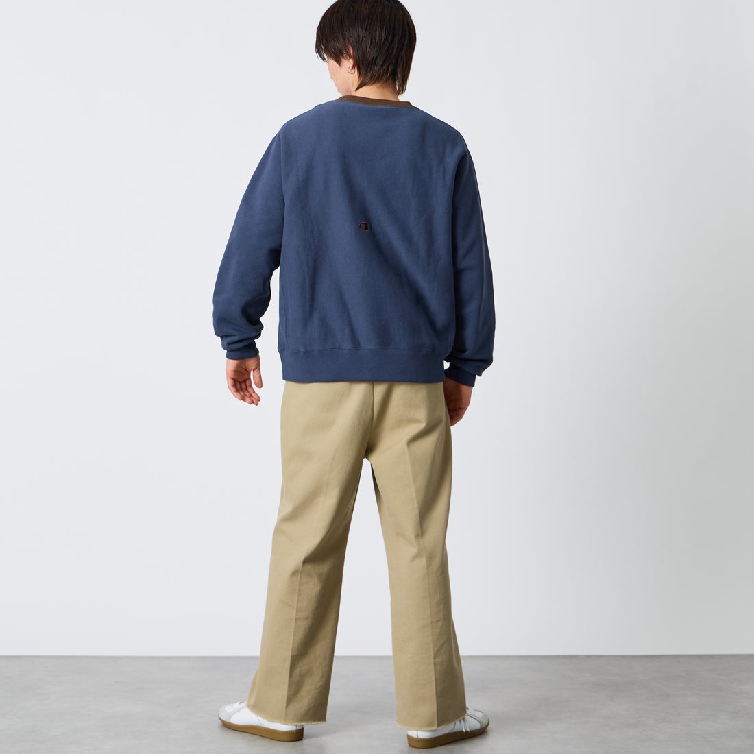 Champion [チャンピオン] 別注 スリーアイコン ロゴ刺繍スウェット [C8-E024-JF] 386 D.NAVY &&モデル身長：177cm 着用サイズ：L&&