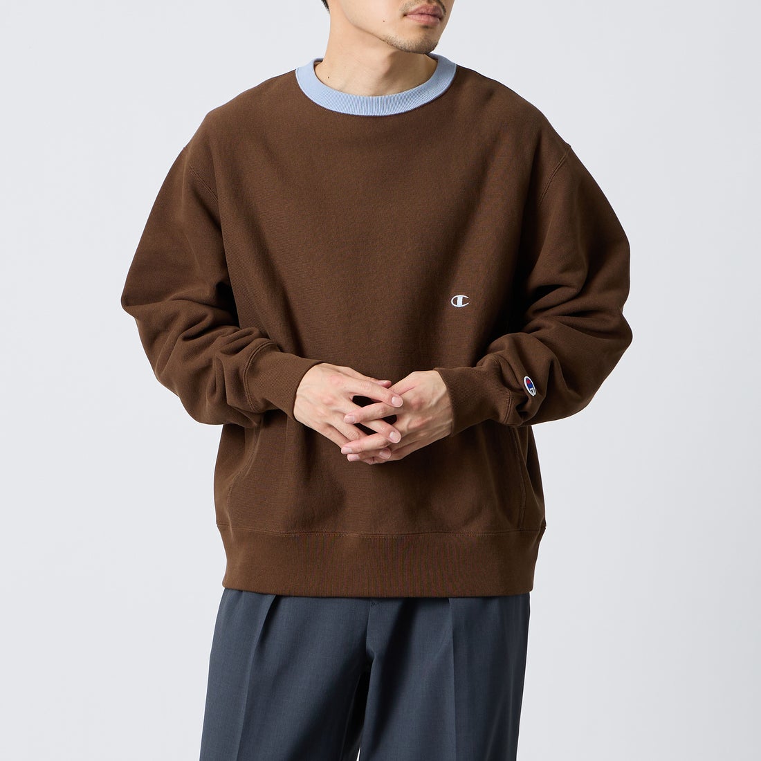 Champion [チャンピオン] 別注 スリーアイコン ロゴ刺繍スウェット [C8-E024-JF] 289 A.BRN &&モデル身長：168cm 着用サイズ：L&&