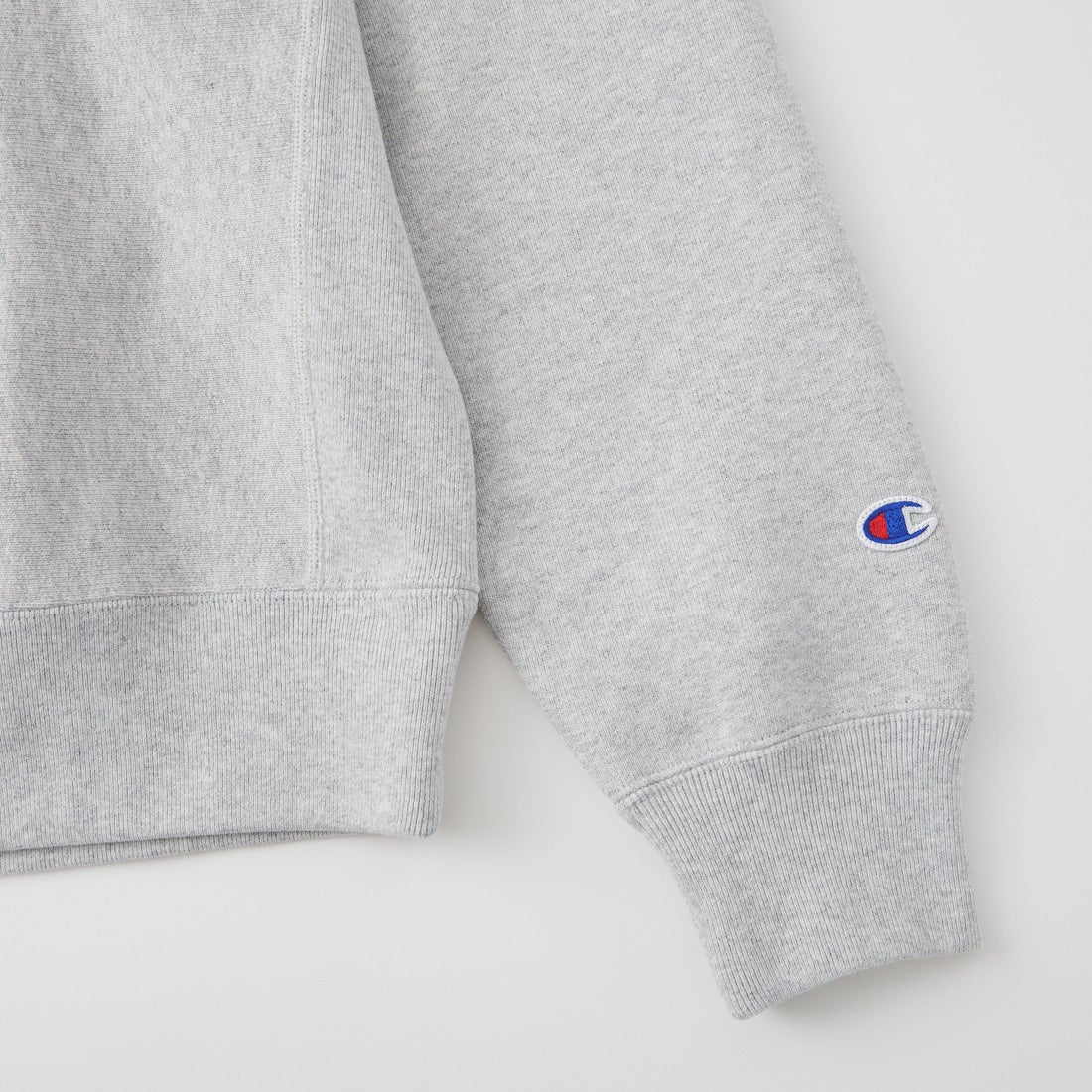 Champion [チャンピオン] 別注 スリーアイコン ロゴ刺繍スウェット [C8-E024-JF] 040 S.GRAY