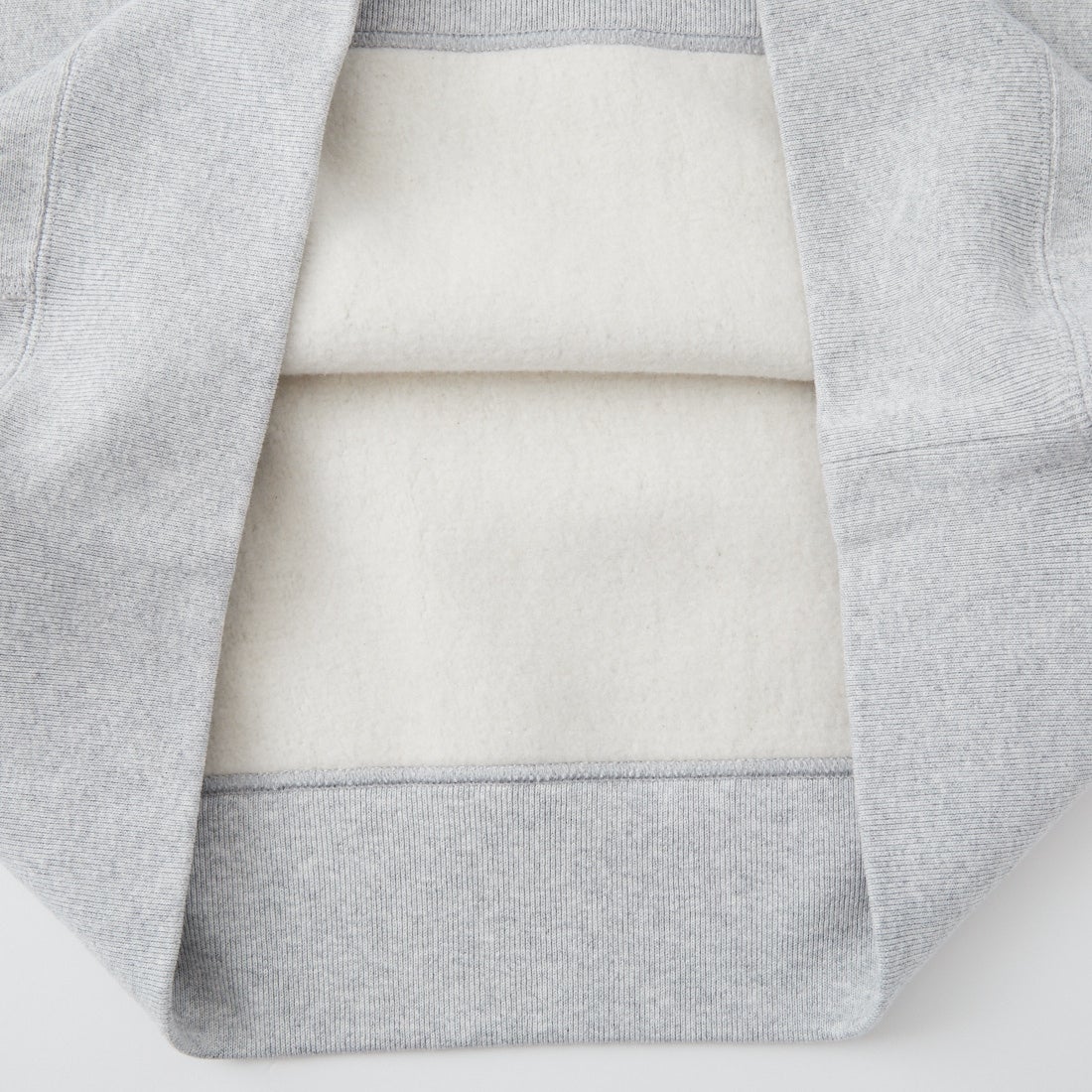Champion [チャンピオン] 別注 スリーアイコン ロゴ刺繍スウェット [C8-E024-JF] 040 S.GRAY