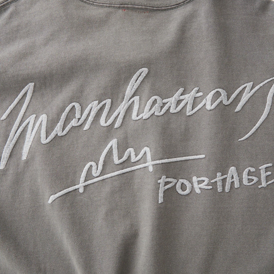 MANHATTAN PORTAGE [マンハッタンポーテージ] 別注 ピグメント染め 手描き風ロゴ刺繍ロングスリーブTシャツ [26FWMP-IN90-JF] GRAY