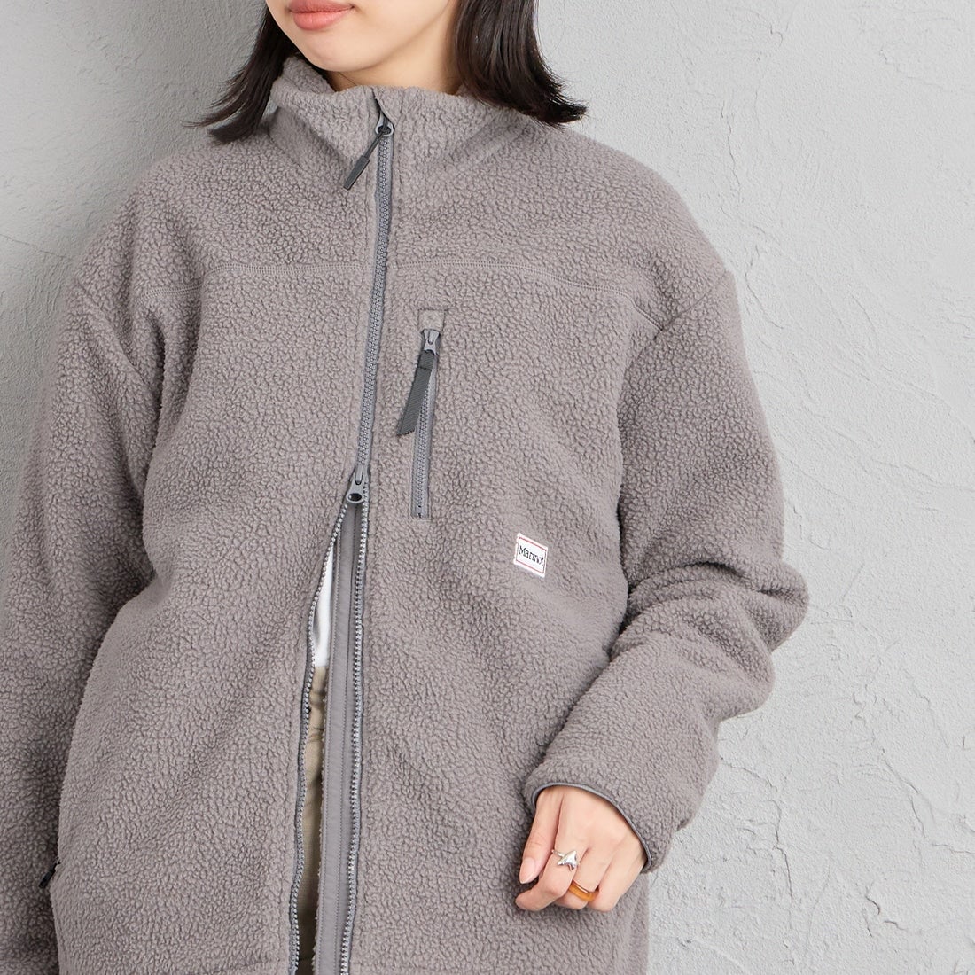 Marmot [マーモット] 別注 ATT ボアフリースジャケット [MTFW26UFL330IN-JF] WARM GRAY &&モデル身長：162cm 着用サイズ：S&&