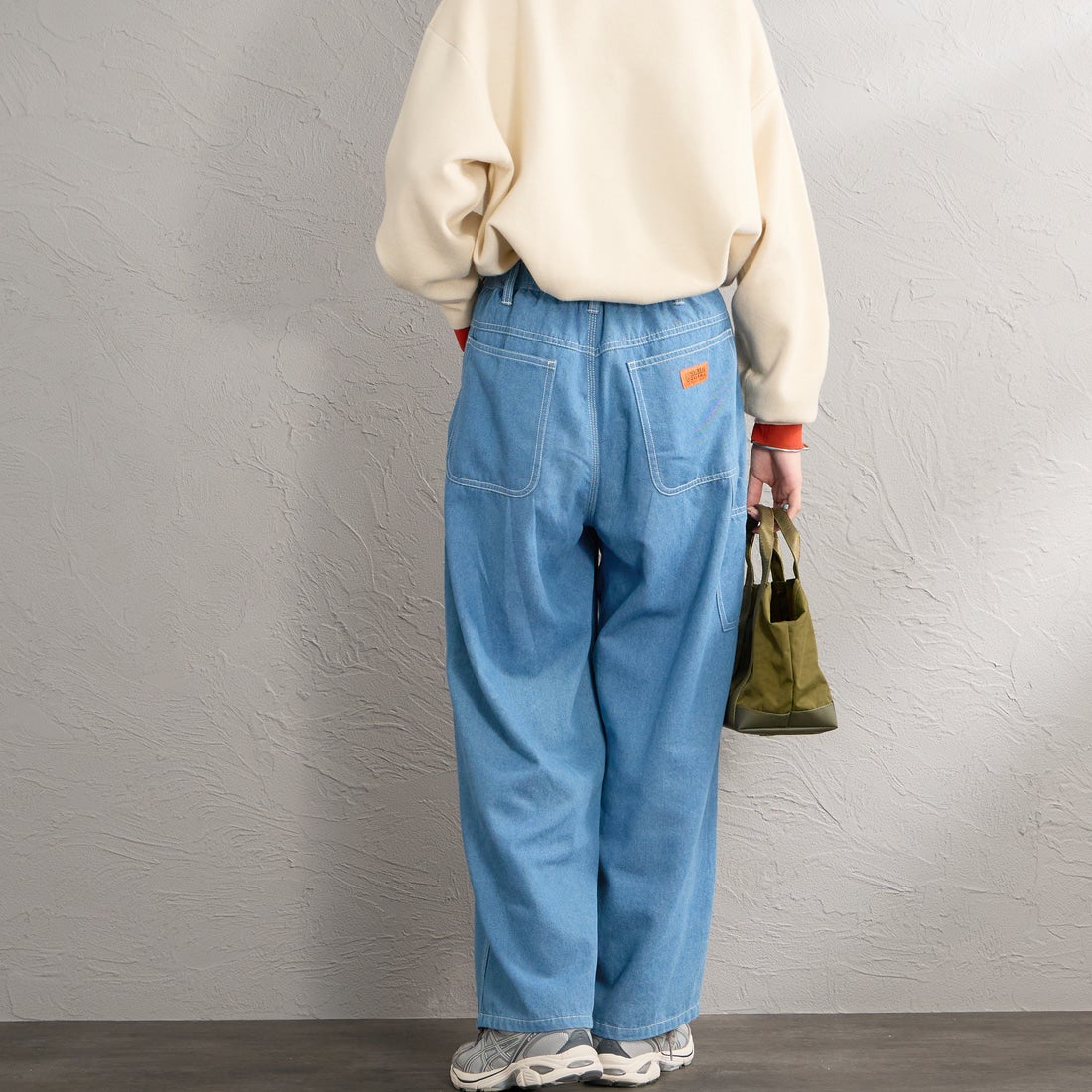 UNIVERSAL OVERALL [ユニバーサルオーバーオール] 別注 ペインターイージーパンツ [U2632608IN-JF] BLUE &&モデル身長：162cm 着用サイズ：M&&