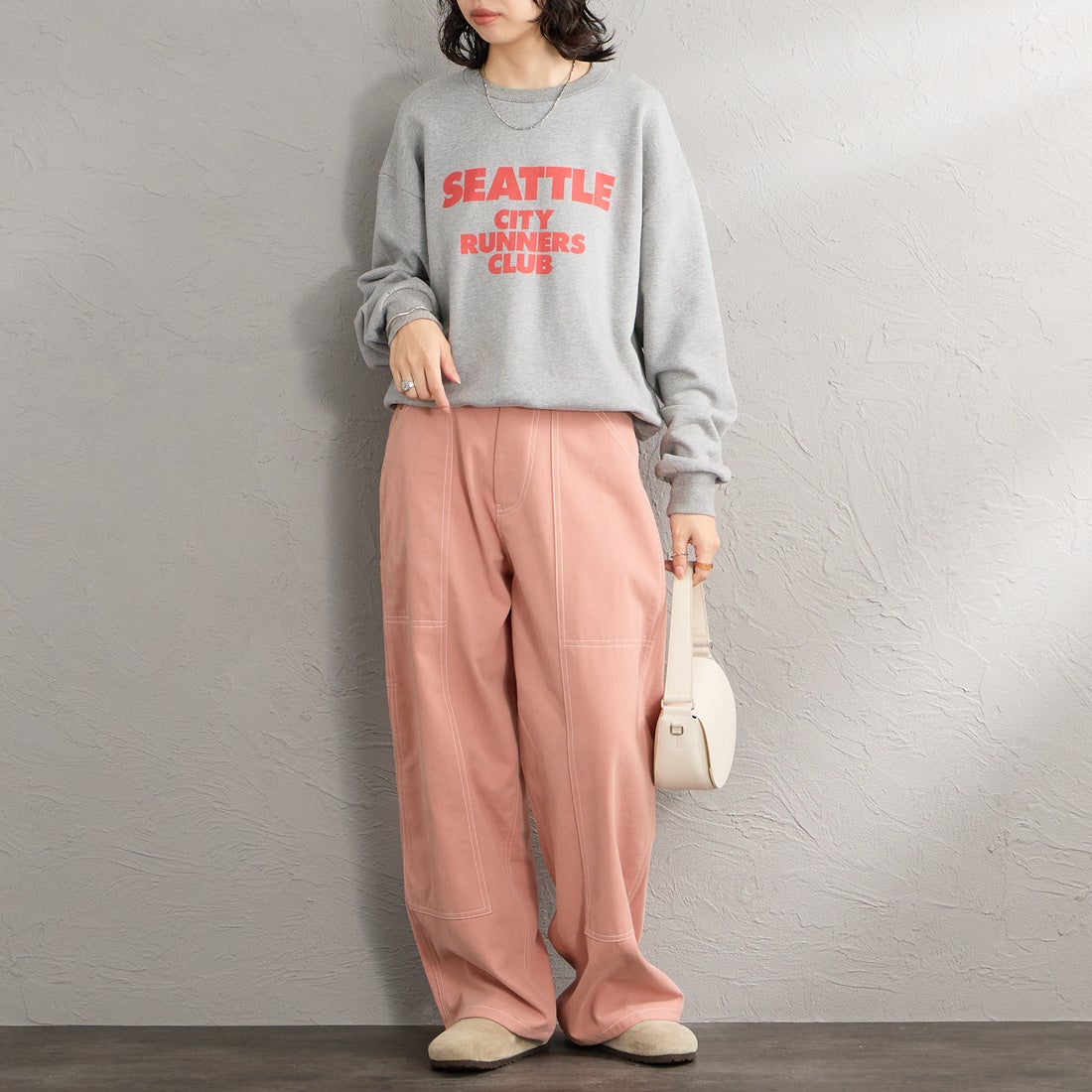 UNIVERSAL OVERALL [ユニバーサルオーバーオール] 別注 ペインターイージーパンツ [U2632608IN-JF] PINK &&モデル身長：162cm 着用サイズ：M&&
