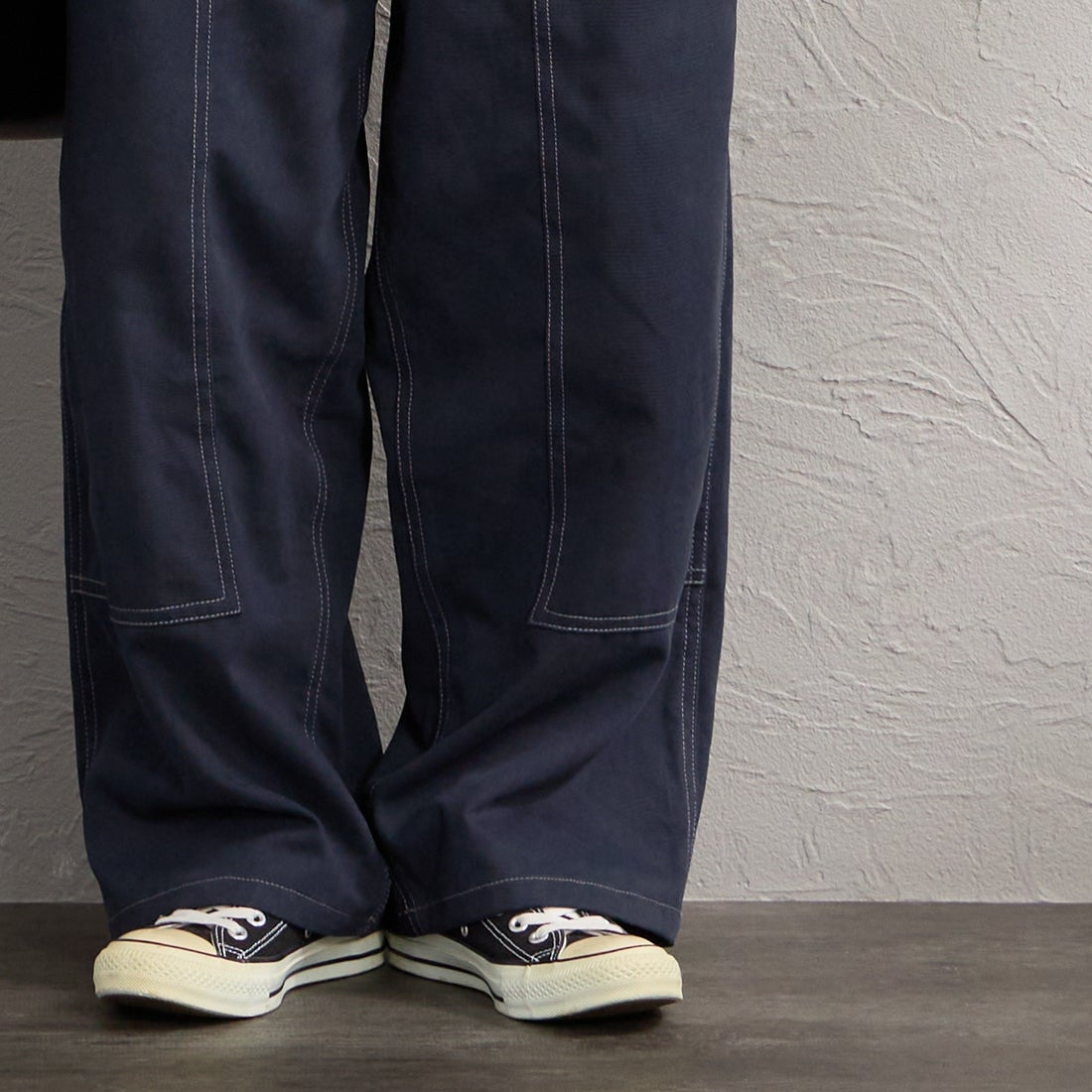 UNIVERSAL OVERALL [ユニバーサルオーバーオール] 別注 ペインターイージーパンツ [U2632608IN-JF] NAVY &&モデル身長：160cm 着用サイズ：M&&
