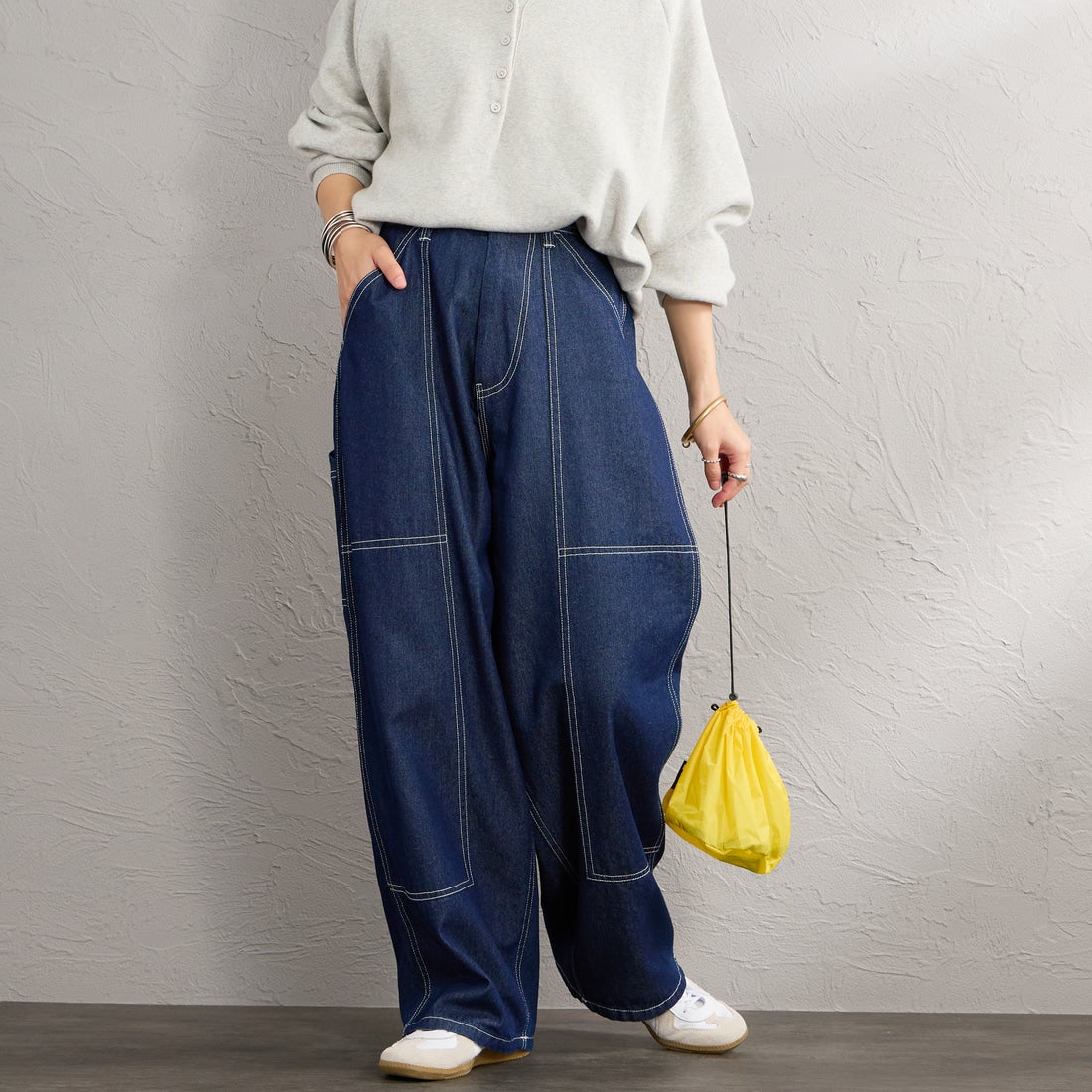 UNIVERSAL OVERALL [ユニバーサルオーバーオール] 別注 ペインターイージーパンツ [U2632608IN-JF] O.W &&モデル身長：158cm 着用サイズ：M&&
