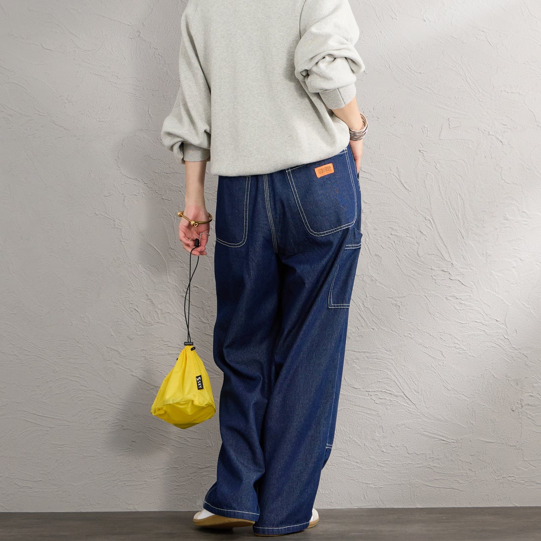 UNIVERSAL OVERALL [ユニバーサルオーバーオール] 別注 ペインターイージーパンツ [U2632608IN-JF] O.W &&モデル身長：158cm 着用サイズ：M&&