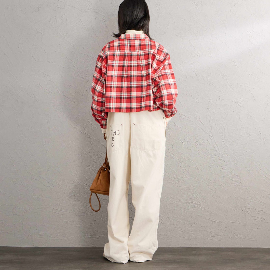 UNIVERSAL OVERALL [ユニバーサルオーバーオール] 別注 ショート丈 ビッグポケットシャツ [U2632158IN-JF] RED &&モデル身長：162cm 着用サイズ：F&&