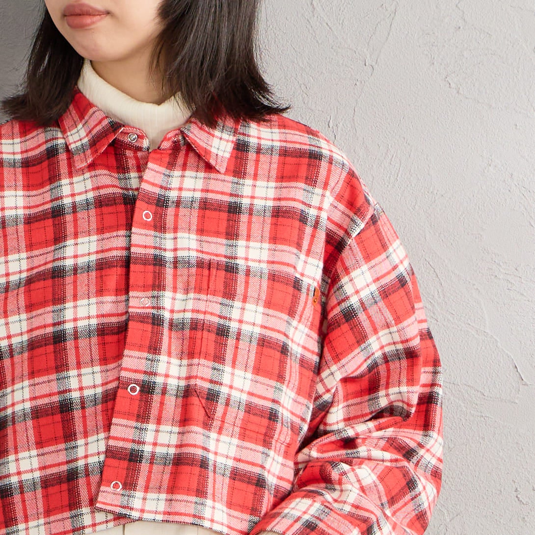 UNIVERSAL OVERALL [ユニバーサルオーバーオール] 別注 ショート丈 ビッグポケットシャツ [U2632158IN-JF] RED &&モデル身長：162cm 着用サイズ：F&&