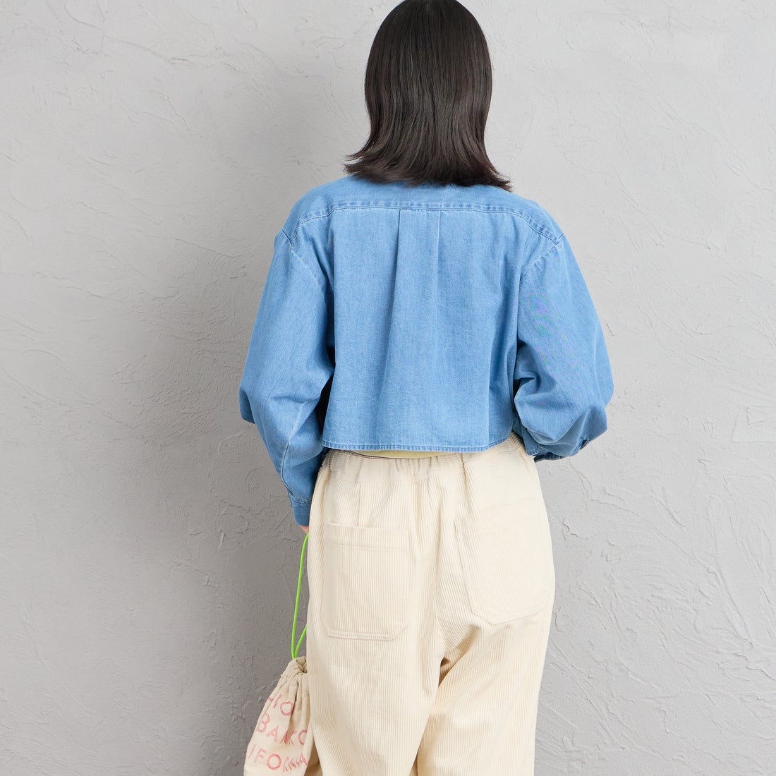 UNIVERSAL OVERALL [ユニバーサルオーバーオール] 別注 ショート丈 ビッグポケットシャツ [U2632158IN-JF] M.BLUE &&モデル身長：162cm 着用サイズ：F&&