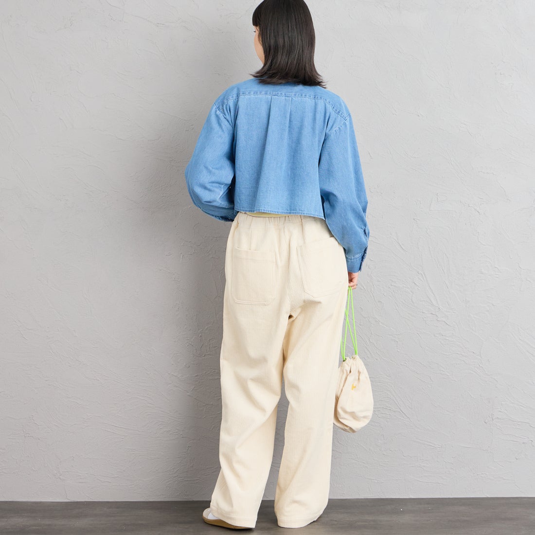 UNIVERSAL OVERALL [ユニバーサルオーバーオール] 別注 ショート丈 ビッグポケットシャツ [U2632158IN-JF] M.BLUE &&モデル身長：162cm 着用サイズ：F&&