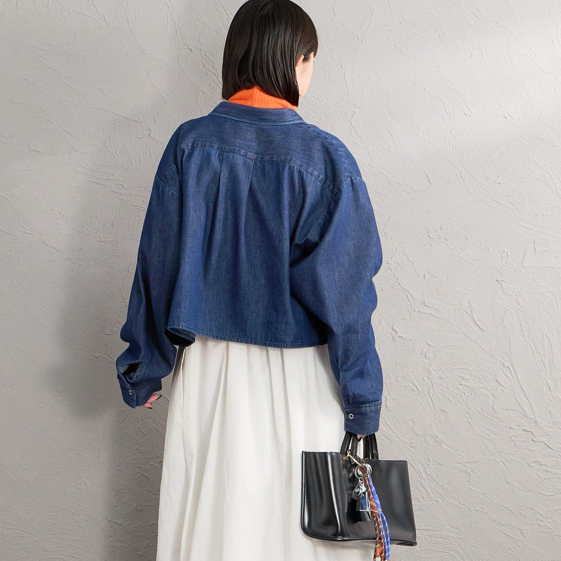 UNIVERSAL OVERALL [ユニバーサルオーバーオール] 別注 ショート丈 ビッグポケットシャツ [U2632158IN-JF] D.BLUE &&モデル身長：150cm 着用サイズ：F&&