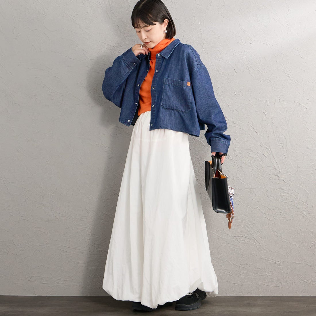 UNIVERSAL OVERALL [ユニバーサルオーバーオール] 別注 ショート丈 ビッグポケットシャツ [U2632158IN-JF] D.BLUE &&モデル身長：150cm 着用サイズ：F&&