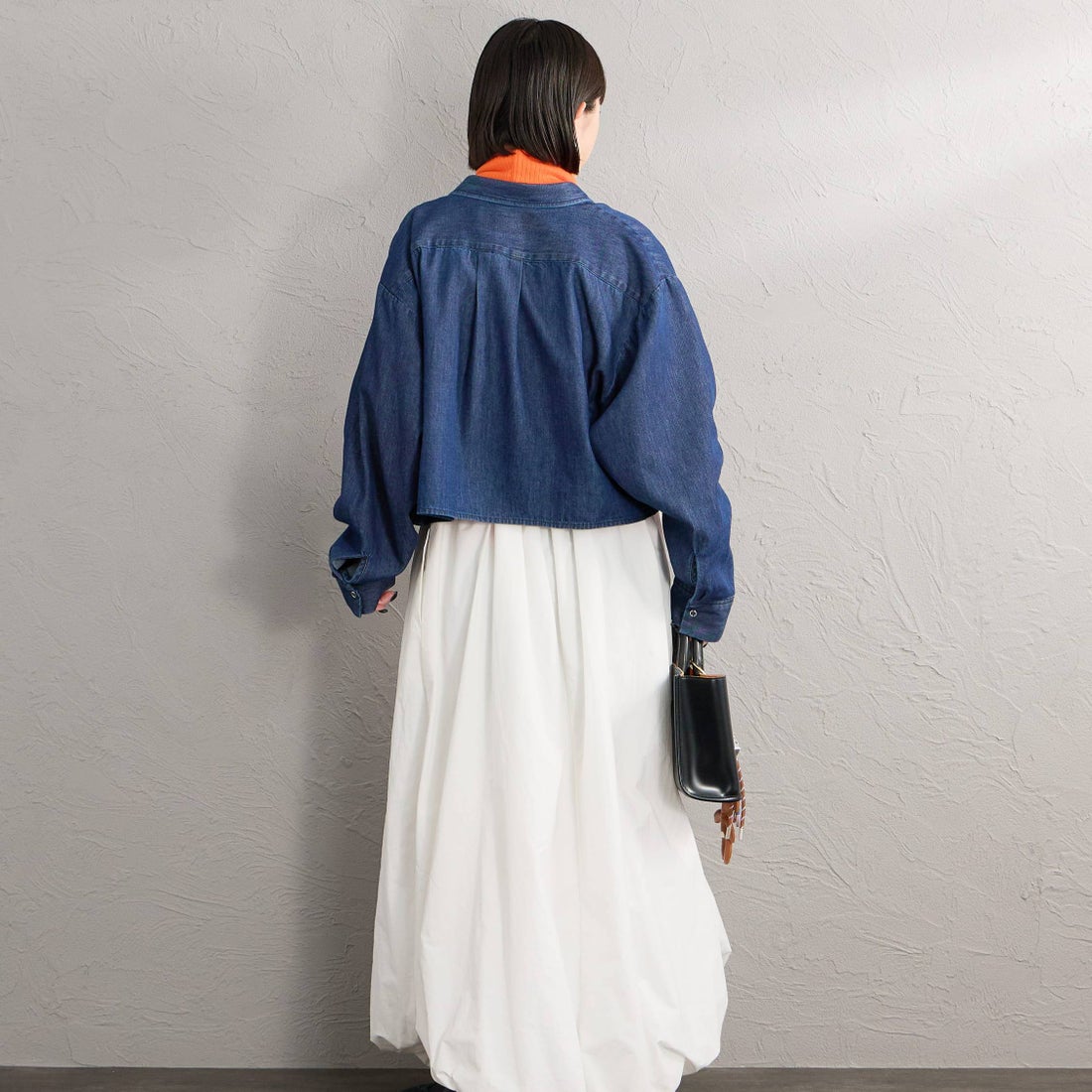 UNIVERSAL OVERALL [ユニバーサルオーバーオール] 別注 ショート丈 ビッグポケットシャツ [U2632158IN-JF] D.BLUE &&モデル身長：150cm 着用サイズ：F&&