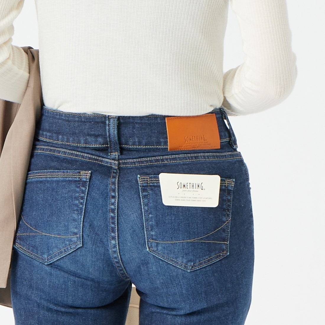 SOMETHING [サムシング] LISA モアフレアデニムパンツ [SEA51] 226 D.BLUE &&モデル身長：162cm 着用サイズ：26&&