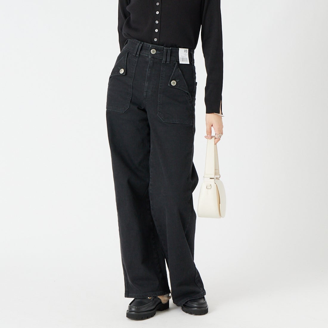 SOMETHING [サムシング] LISA フロントフラップ ワイドデニムパンツ [SEA583] 83 BLACK &&モデル身長：162cm 着用サイズ：XS&&