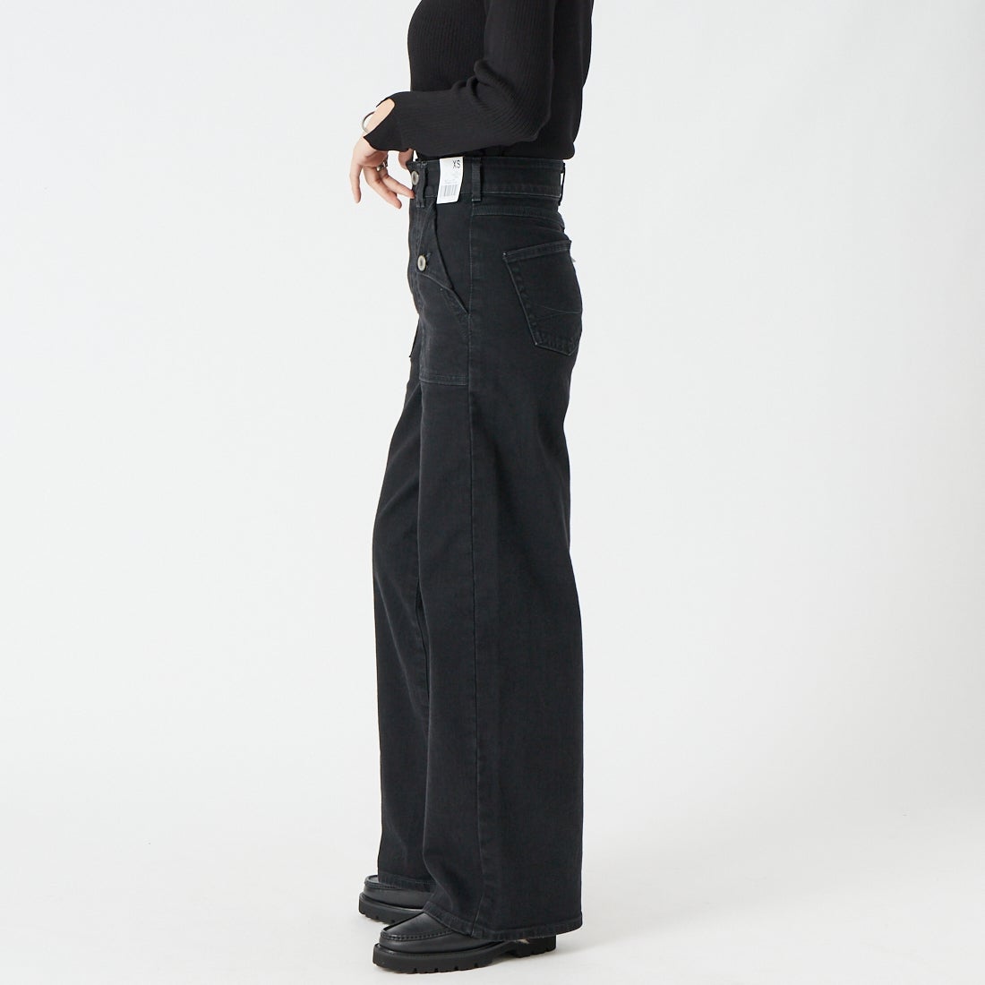SOMETHING [サムシング] LISA フロントフラップ ワイドデニムパンツ [SEA583] 83 BLACK &&モデル身長：162cm 着用サイズ：XS&&