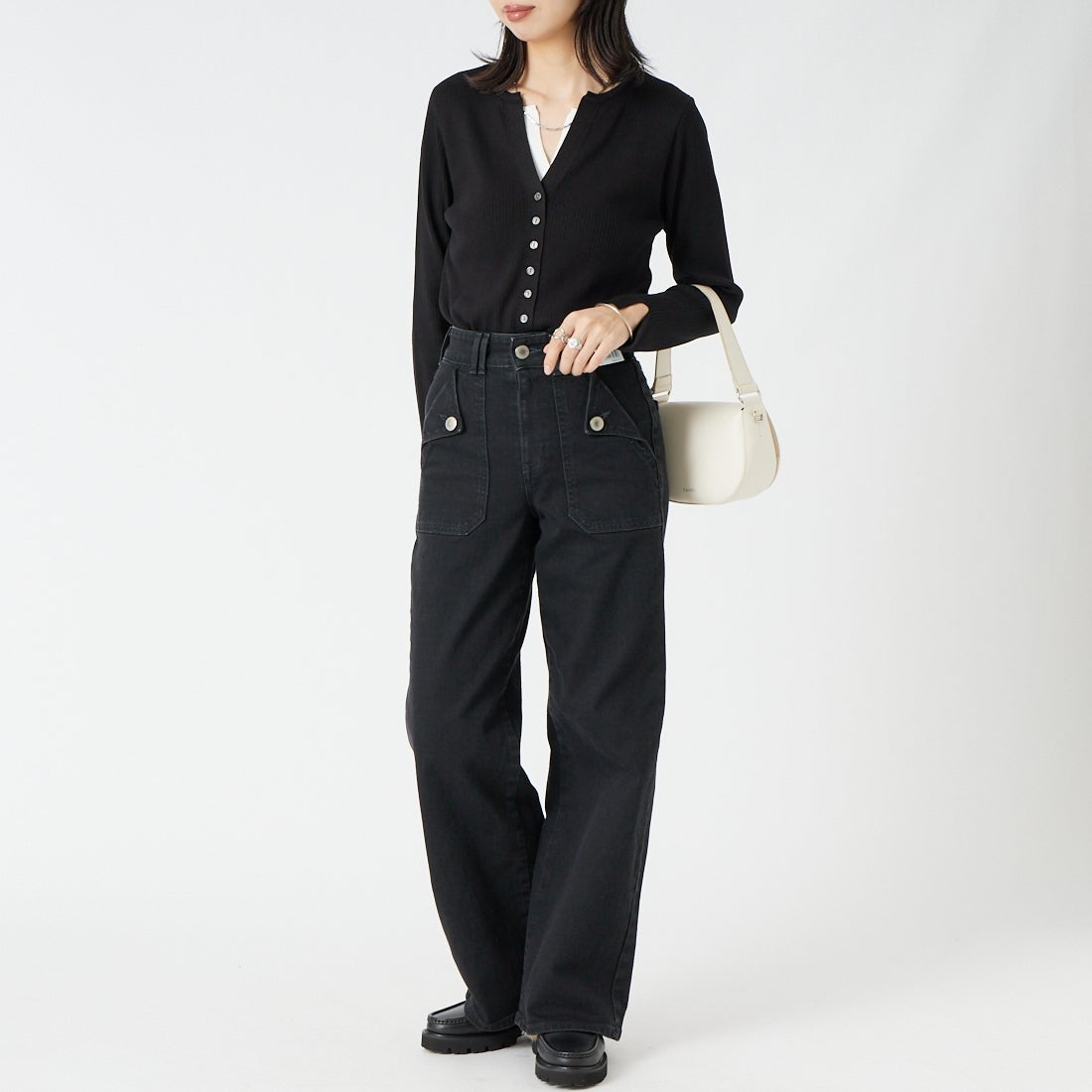 SOMETHING [サムシング] LISA フロントフラップ ワイドデニムパンツ [SEA583] 83 BLACK &&モデル身長：162cm 着用サイズ：XS&&