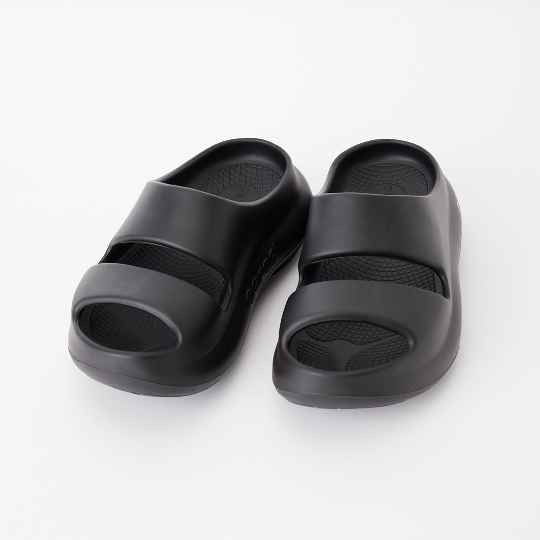OOFOS [ウーフォス] ウーヤー [OOYEA] BLACK