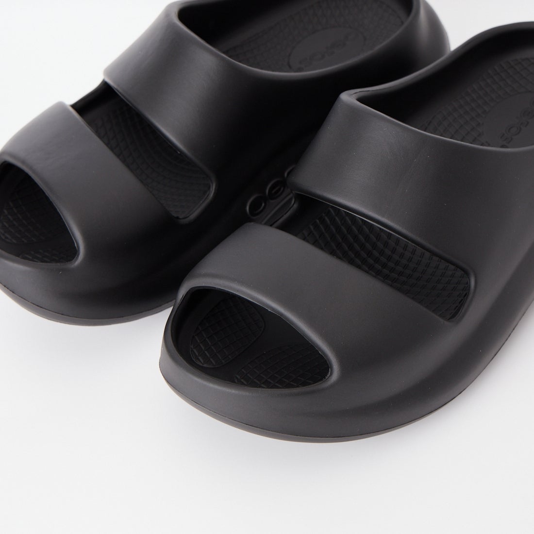 OOFOS [ウーフォス] ウーヤー [OOYEA] BLACK