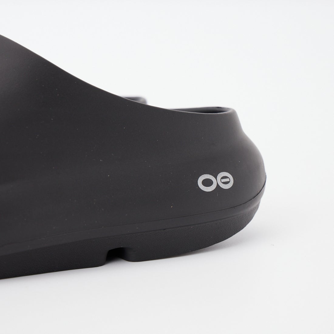 OOFOS [ウーフォス] ウーヤー [OOYEA] BLACK