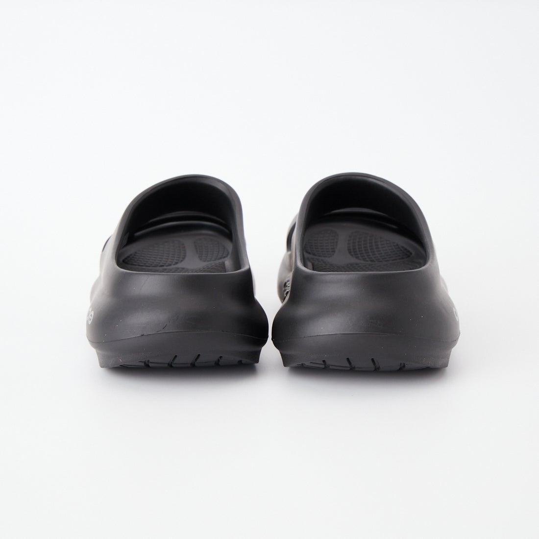 OOFOS [ウーフォス] ウーヤー [OOYEA] BLACK
