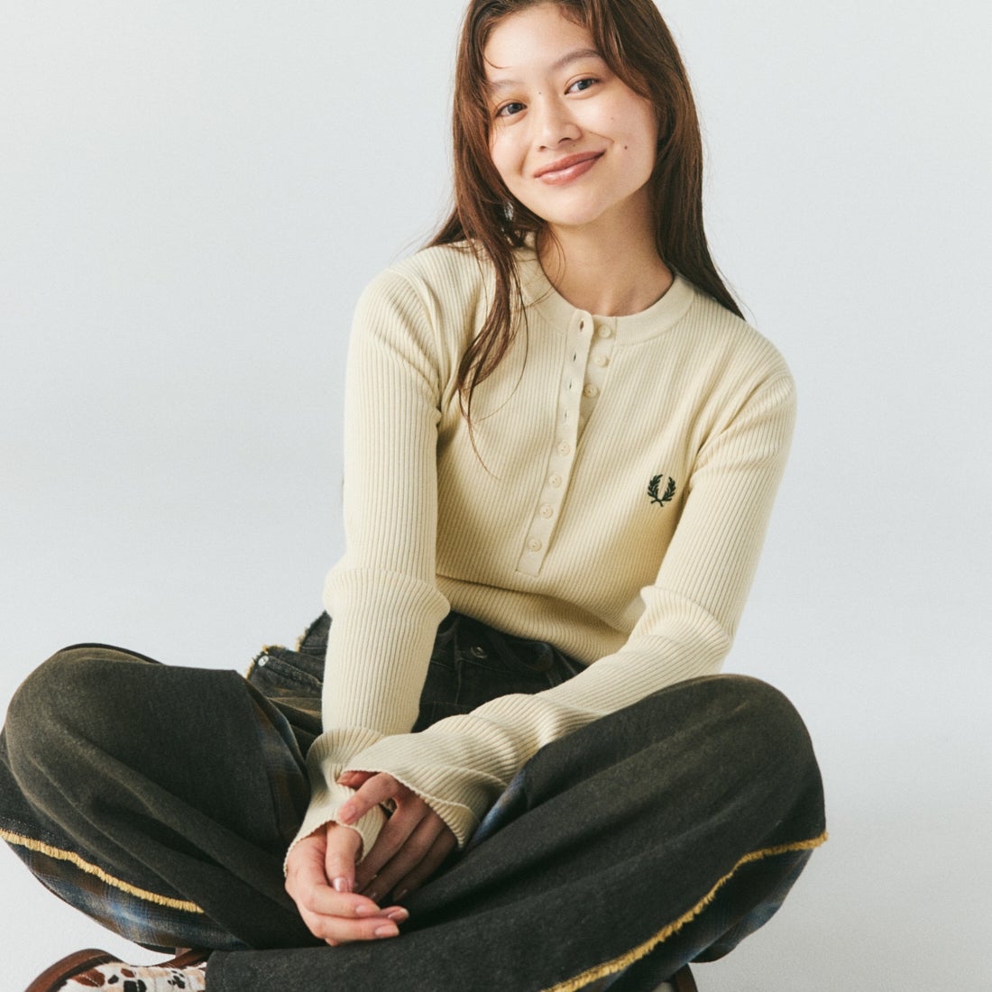 FRED PERRY [フレッドペリー] 別注 ワンポイントロゴ刺繍 ヘンリーネックリブニット [FPW-26A-009-JF] OATMEAL