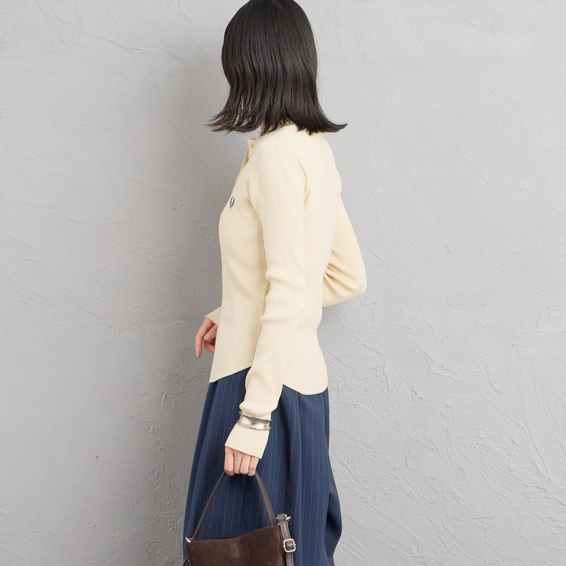 FRED PERRY [フレッドペリー] 別注 ワンポイントロゴ刺繍 ヘンリーネックリブニット [FPW-26A-009-JF] OATMEAL &&モデル身長：162cm 着用サイズ：10&&
