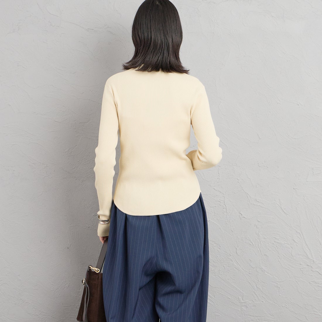 FRED PERRY [フレッドペリー] 別注 ワンポイントロゴ刺繍 ヘンリーネックリブニット [FPW-26A-009-JF] OATMEAL &&モデル身長：162cm 着用サイズ：10&&