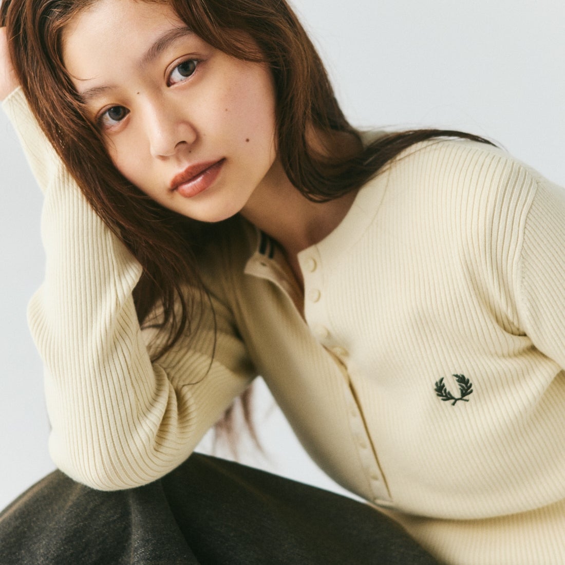 FRED PERRY [フレッドペリー] 別注 ワンポイントロゴ刺繍 ヘンリーネックリブニット [FPW-26A-009-JF] OATMEAL