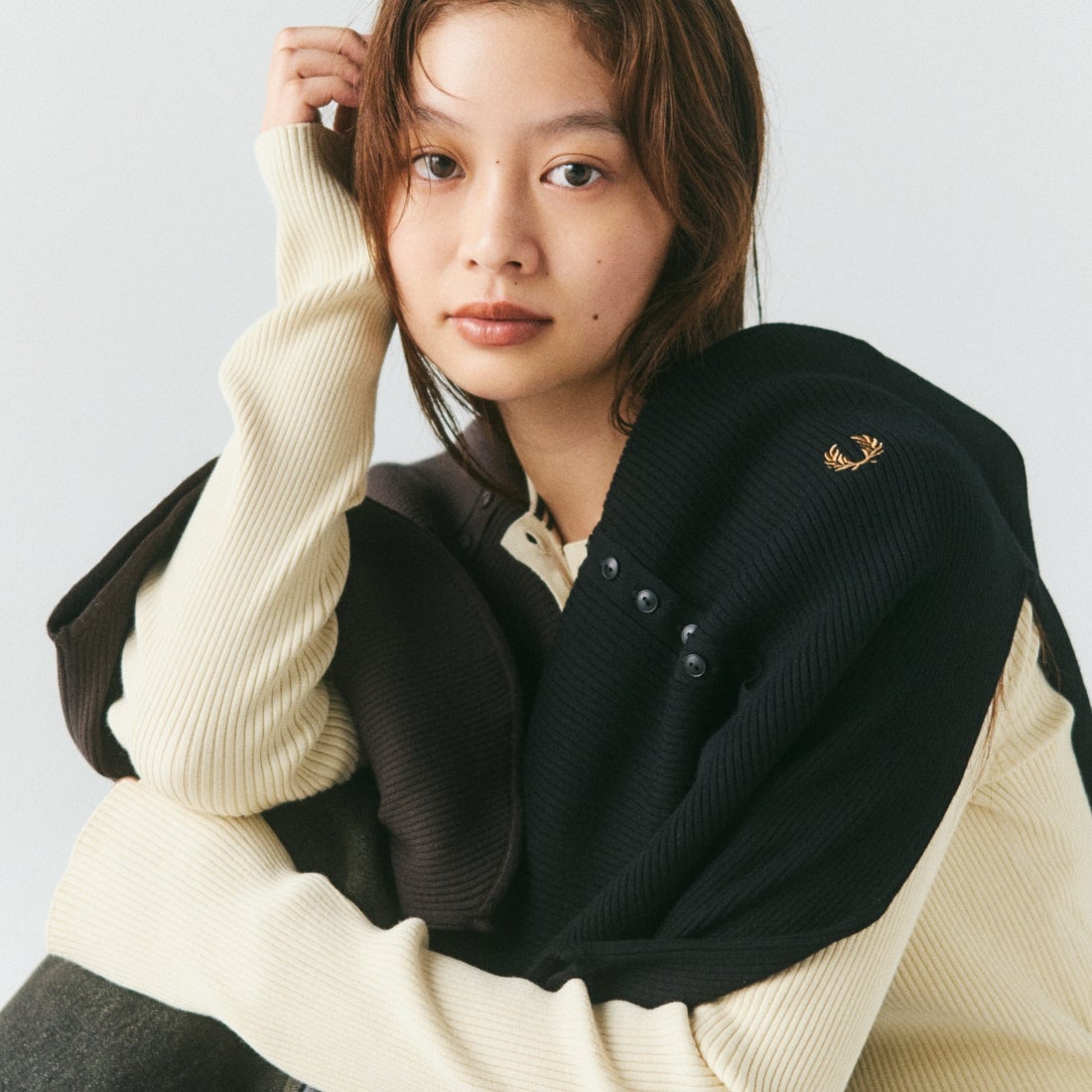 FRED PERRY [フレッドペリー] 別注 ワンポイントロゴ刺繍 ヘンリー